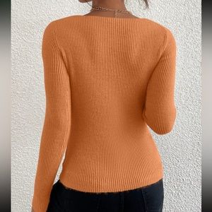Ribbed Knit V-Neck Sweater with Crochet Accents - Black